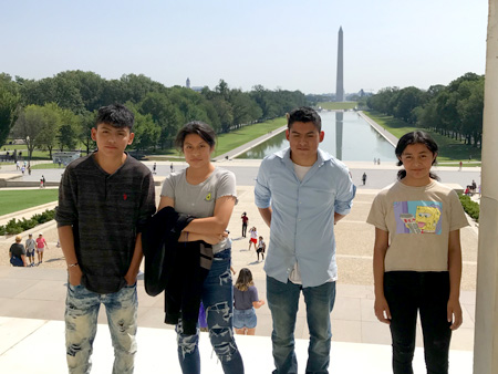 SVMEP students at the Washington Monument